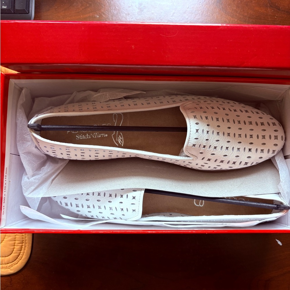 AEROSOLES WOMEN'S YOU BETCHA SLIP-ON LOAFER WHITE LEATHER Sz 10M - Picture 5 of 5